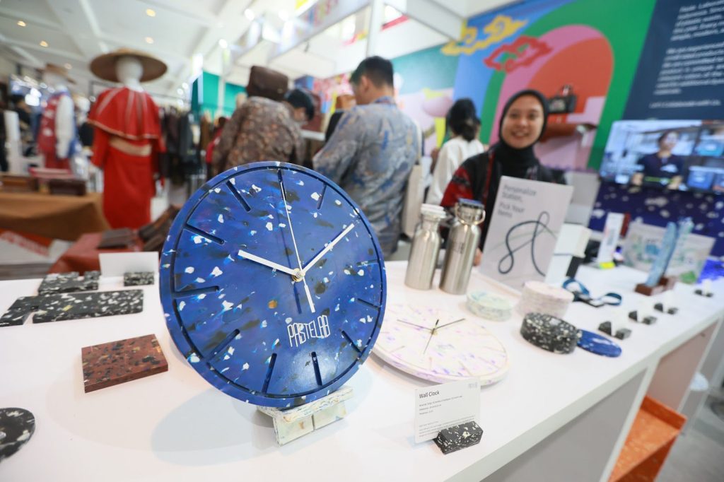 B1-4-1024x682 Tampilkan Produk Menarik, Booth PLN Jadi Magnet Pengunjung di INACRAFT 2024