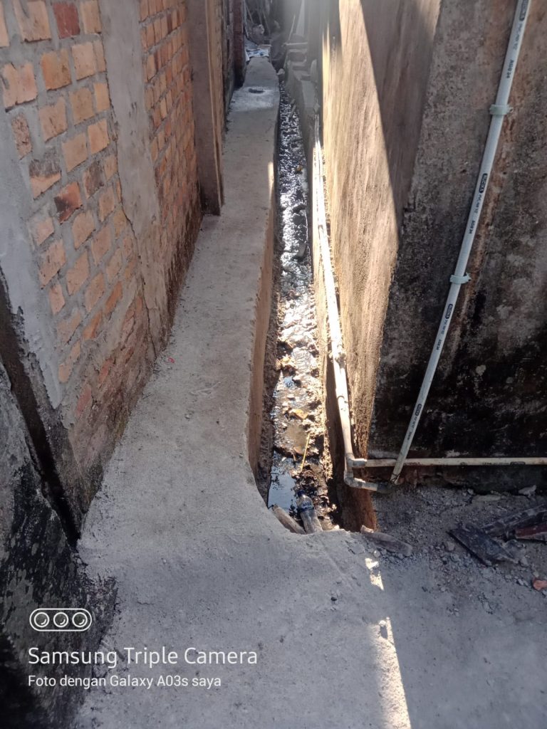 c2-6-768x1024 Warga Kemalaraja Kecewa,  Rehab Siring di Jalan DR Setia Budi Diduga Asal Jadi