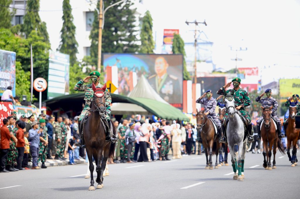 c3-1024x681 Dipadati Warga, HUT ke-79 TNI Berlangsung Khidmat dan Semarak