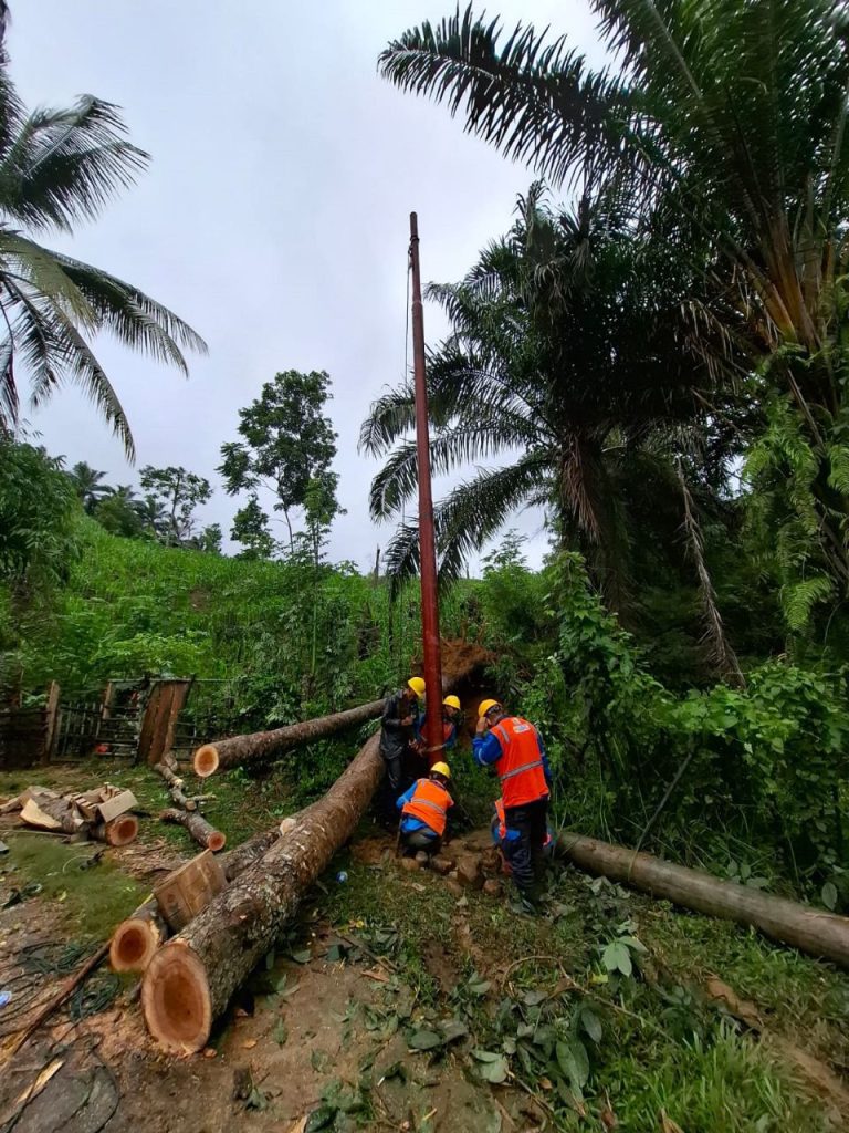 IMG-20241210-WA0018-768x1024 Waspada Cuaca Badai Bengkulu, PLN Gerak Cepat Pulihkan Listrik