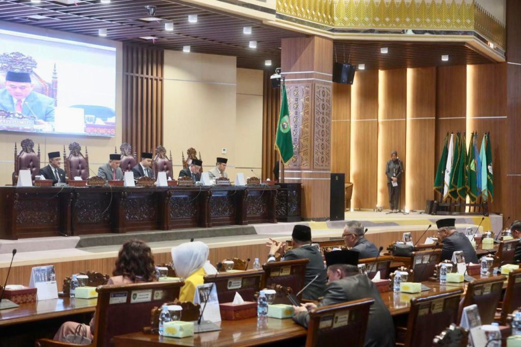 A4-1024x682 DPRD Provinsi Tandatangani Berita Acara  Penetapan HDCU sebagai Pasangan Calon Gubernur dan Wagub Sumsel  Terpilih