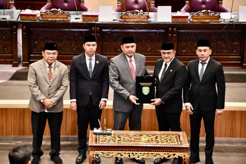 A5-1024x682 DPRD Provinsi Tandatangani Berita Acara  Penetapan HDCU sebagai Pasangan Calon Gubernur dan Wagub Sumsel  Terpilih