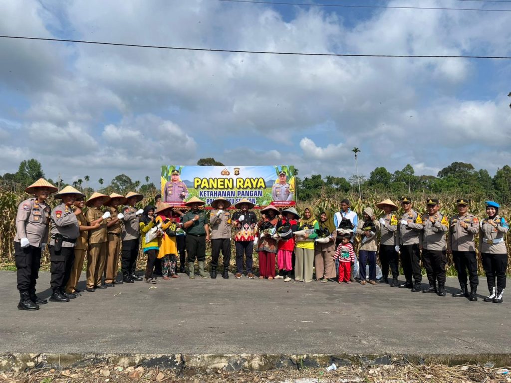 IMG-20250207-WA0090-1024x768 Dukung Program Ketahanan Pangan Presiden RI, Polres OKUS Panen Raya di Serekat Jaya