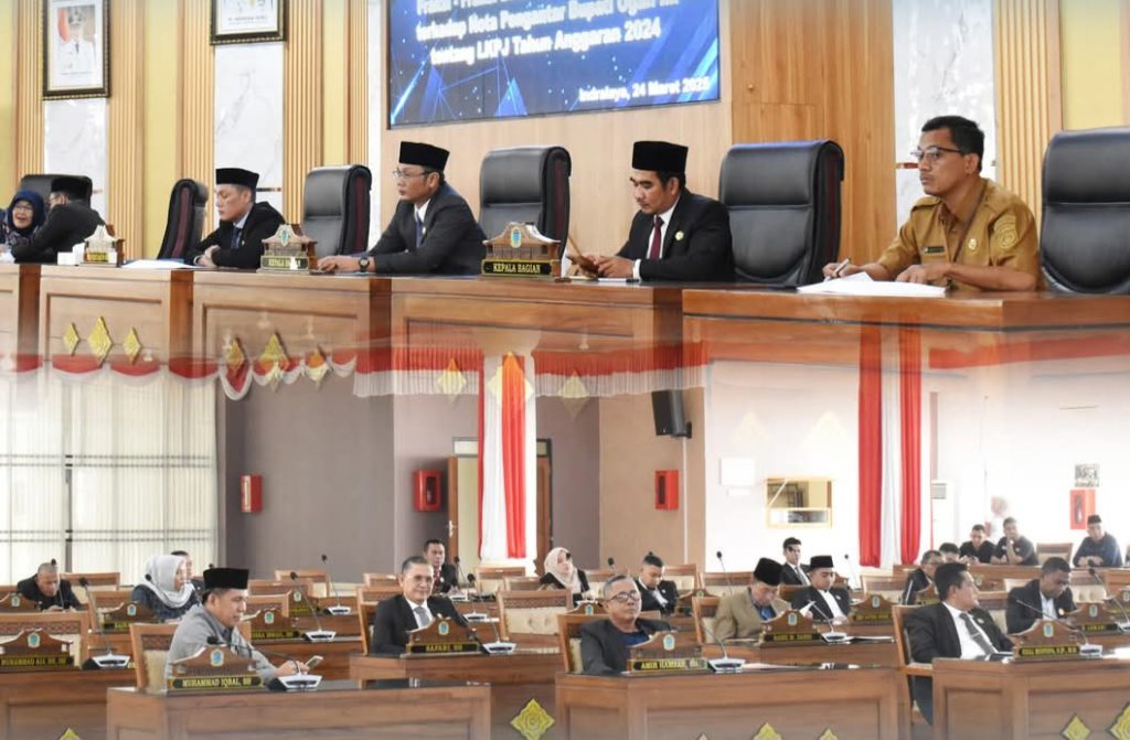FB_IMG_1742804739809-1024x671 Pandangan Umum Fraksi-fraksi terhadap Nota Pengantar Bupati OI Mengenai LKPJ TA 2024