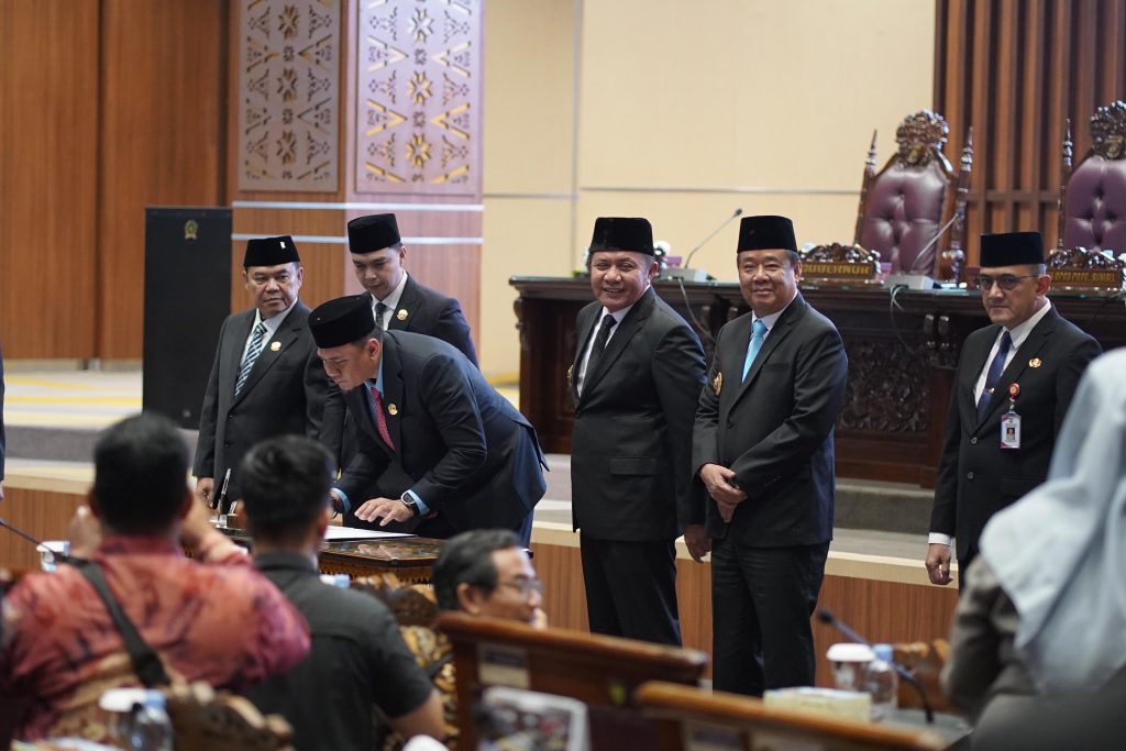d2-12-1024x683 Rapat Paripurna XIII DPRD Provinsi Sumsel: Sepakati Rancangan Awal RPJMD 2025–2029