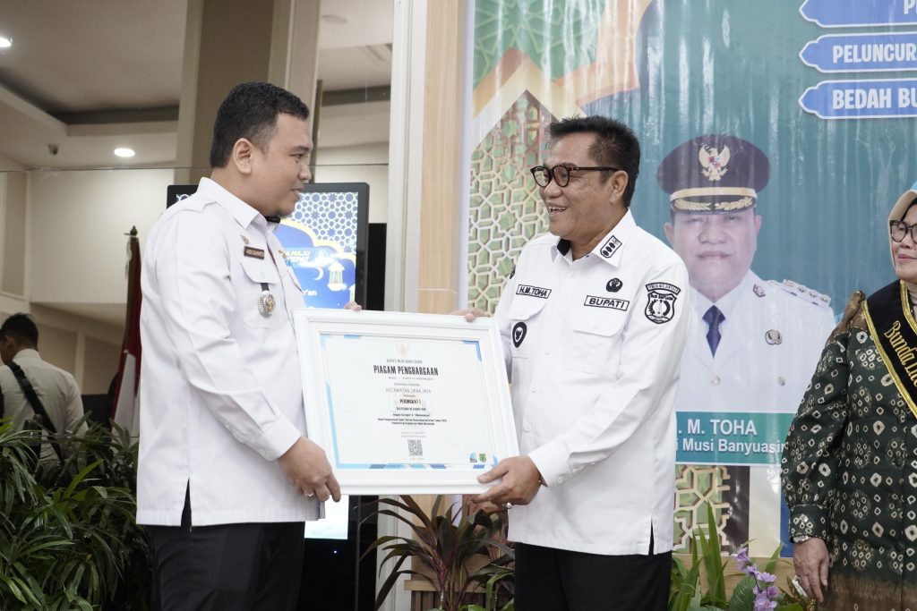 D1-7-1024x683 Bupati Muba Serahkan Penghargaan Kearsipan dan Digitalisasi 2025