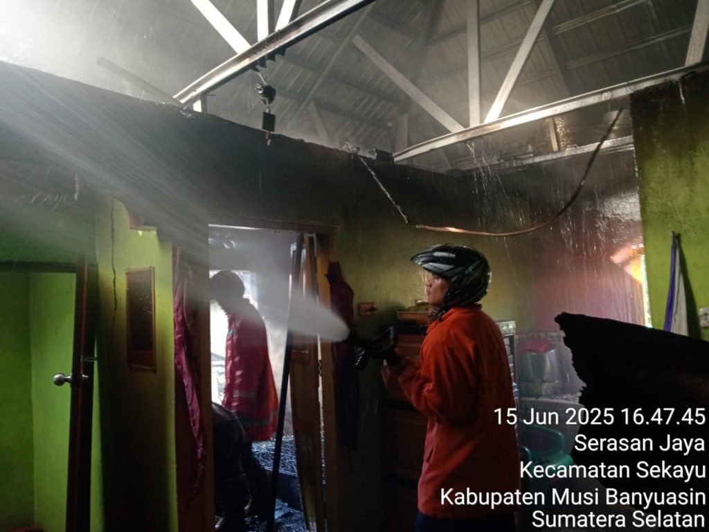 D2-6-1024x768 Damkar Muba Sigap Padamkan Kebakaran Rumah Warga di Kampung Ogan