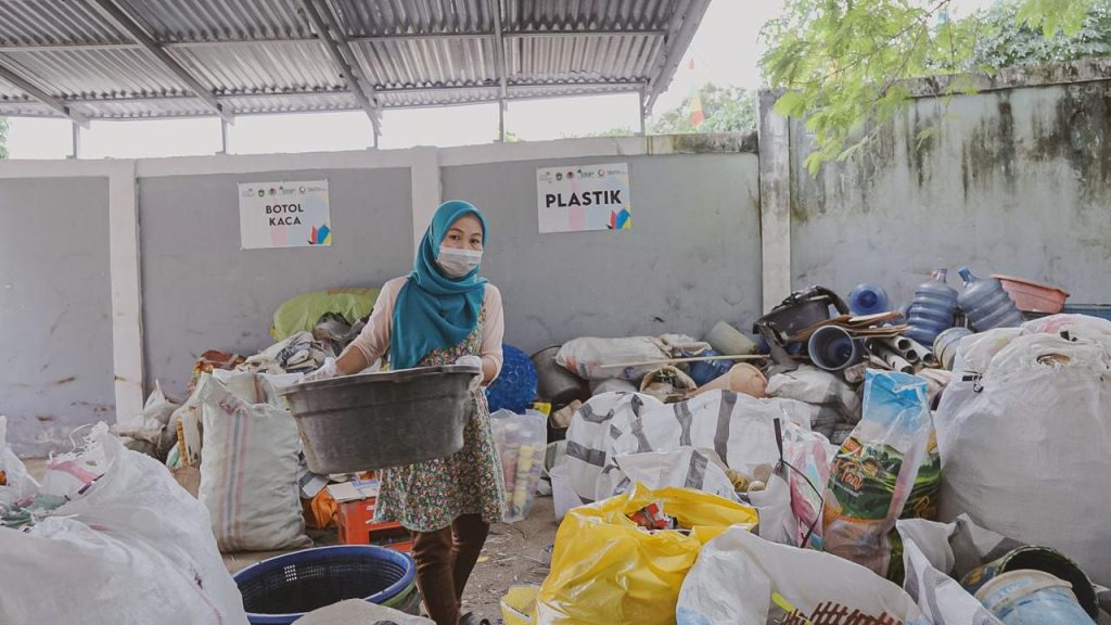 D4-4-1024x576 Program Bottle-Up: PLN UID S2JB Galang Aksi Peduli Lingkungan