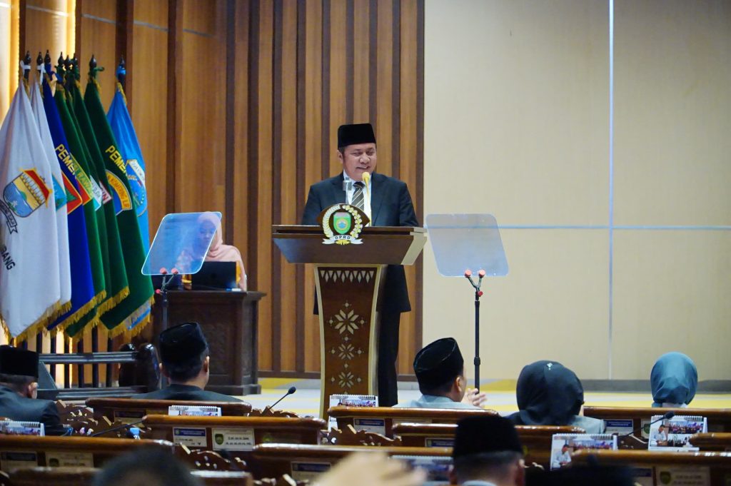 B2-1-1024x681 Rapat Paripurna XVIII DPRD Sumsel: Penjelasan Gubernur Sumsel terhadap Raperda Perubahan APBD Provinsi Sumsel TA 2025