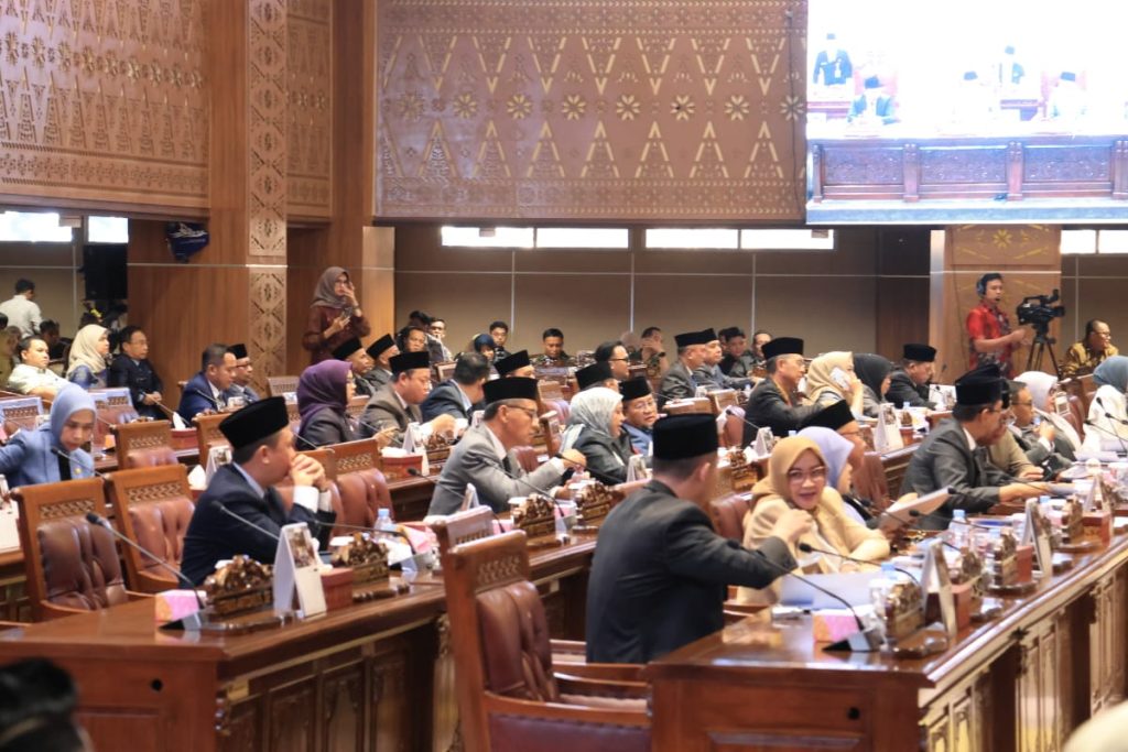 B3-2-1024x683 Rapat Paripurna XVIII DPRD Sumsel: Penjelasan Gubernur Sumsel terhadap Raperda Perubahan APBD Provinsi Sumsel TA 2025