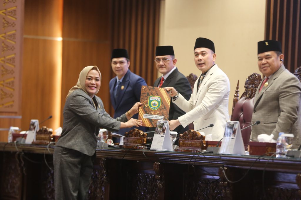 c2-1024x683 DPRD Sumsel Bahas Tiga Raperda Strategis, Sekda Edward Candra Dengarkan Pandangan Fraksi