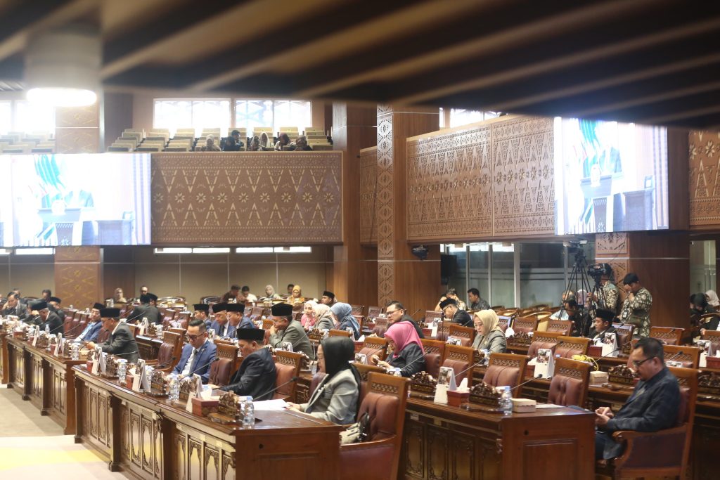 d2-7-1024x683 DPRD Sumsel Bahas Tiga Raperda Strategis, Sekda Edward Candra Dengarkan Pandangan Fraksi