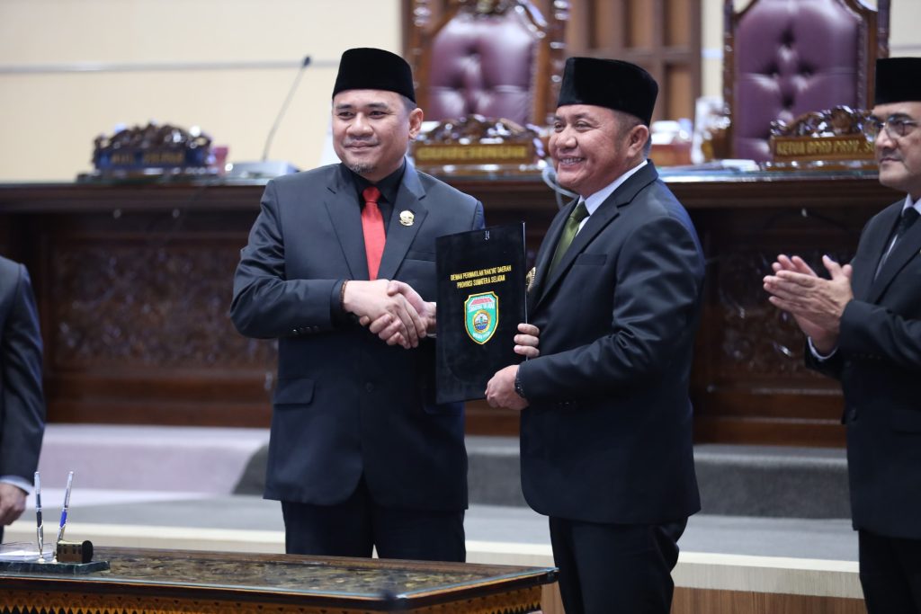 f2-1024x683 Raperda Pertanggungjawaban Pelaksanaan APBD Tahun Anggaran 2024 Disahkan