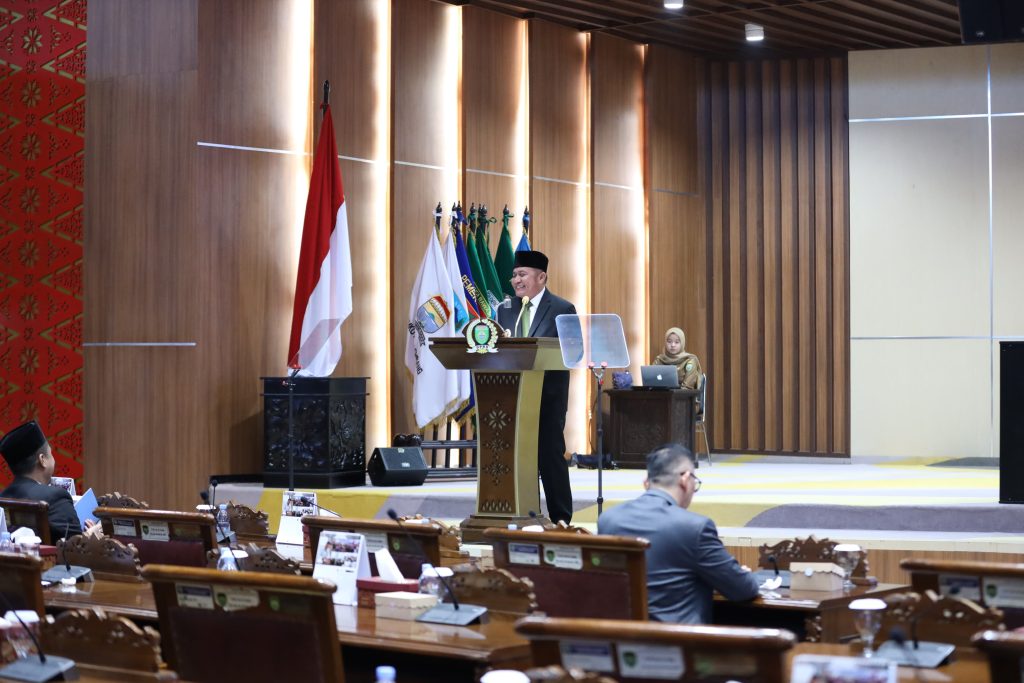 f3-1024x683 Raperda Pertanggungjawaban Pelaksanaan APBD Tahun Anggaran 2024 Disahkan