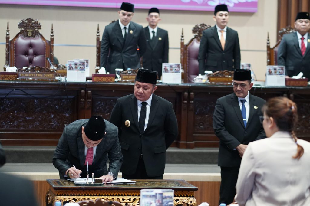 B3-1024x681 Rapat Paripurna ke-XVIII DPRD Sumsel: Raperda Perubahan APBD Sumsel 2025 Disahkan
