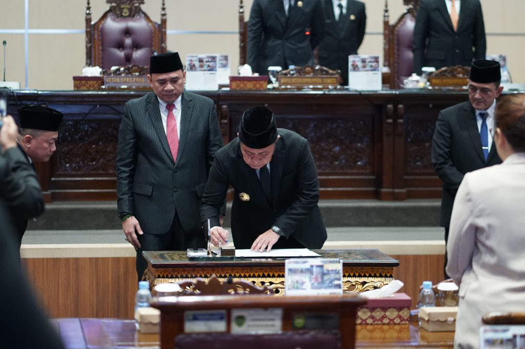 C2-3-1024x681 Rapat Paripurna ke-XVIII DPRD Sumsel: Raperda Perubahan APBD Sumsel 2025 Disahkan
