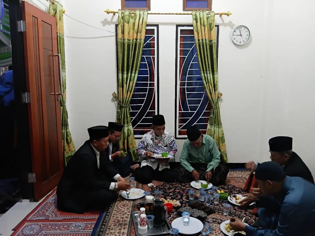 E5-1024x768 Sambangi Gandus, Pimpinan Pondok Pesantren Walisongo Ngabar Yasinan dan Makan Malam Bersama Alumni dan Warga