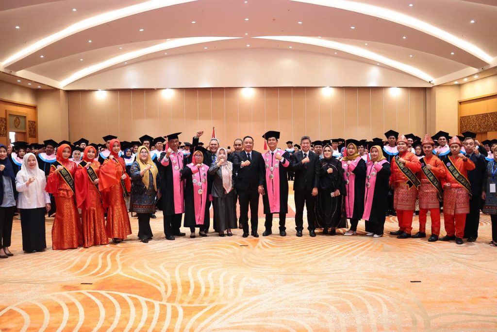 E3-1-1024x683 Wisuda STIA Satya Negara, Cik Ujang: Momentum Melahirkan Generasi Administrasi Publik yang Adaptif