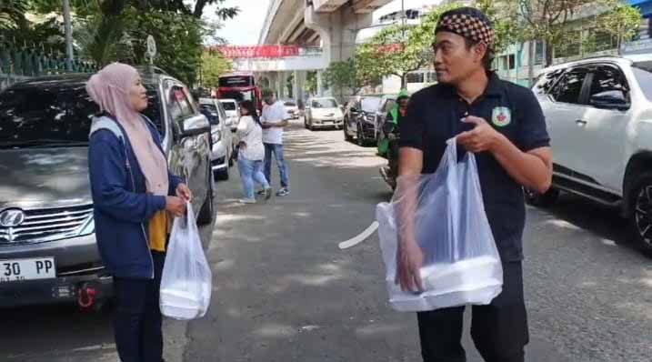 E4-2 FPB Sumsel Tebar Kebaikan di Jumat Berkah, Disambut Hangat Warga