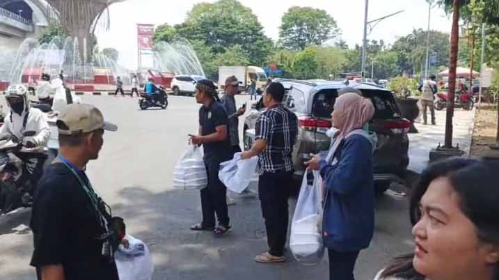 E6 FPB Sumsel Tebar Kebaikan di Jumat Berkah, Disambut Hangat Warga