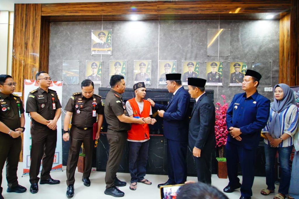E3-3-1024x681 Kasus Kekerasan Dalam Rumah Tangga, Juniarto Mendapat Restorative Justice