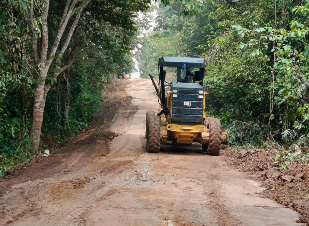 D1-9-1024x749 Tepati Janji, Bupati Toha Tohet Langsung Eksekusi Perbaikan Jalan Strategis Lawang Wetan