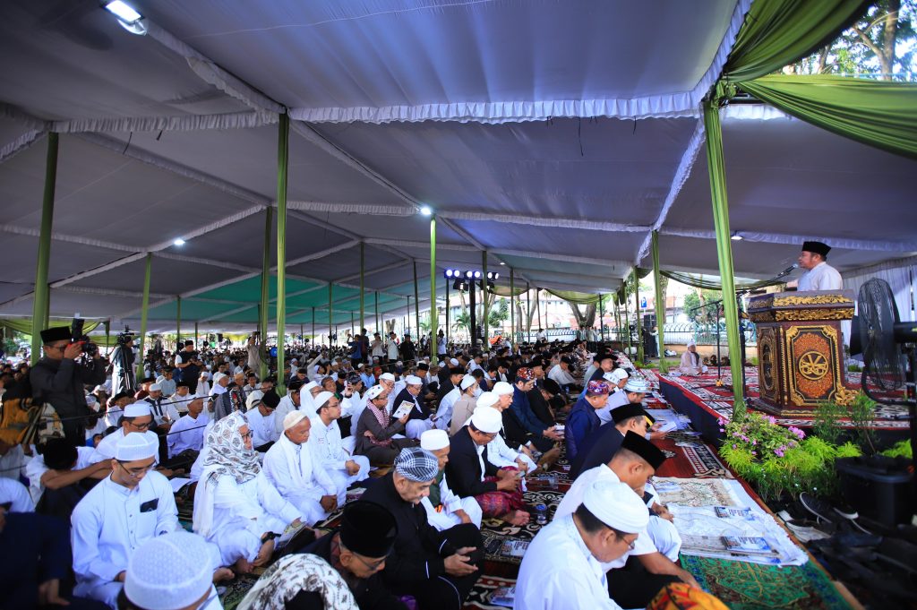 D6-3-1024x681 Gubernur Herman Deru Salat Idul Fitri di Masjid Sultan Mahmud Badaruddin Jayo Wikramo
