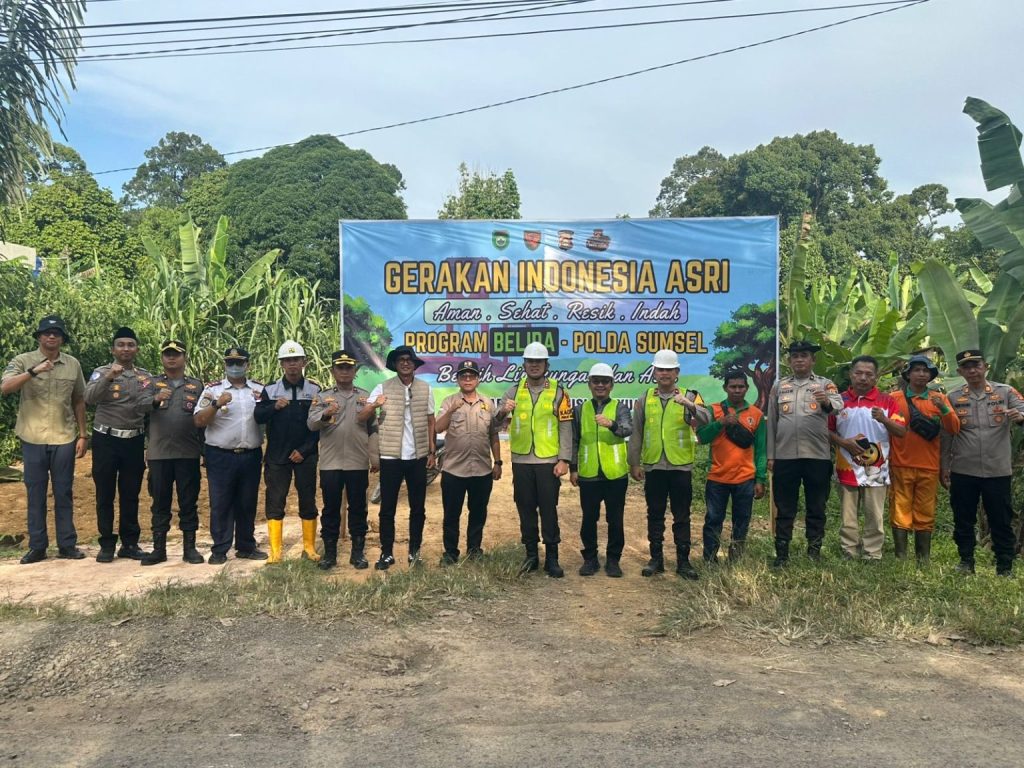 d1-25-1024x768 Dukung Gerakan Indonesia ASRI, Pemkab Muba Bersama Polres Tambal Jalan dan Bersihkan Lingkungan