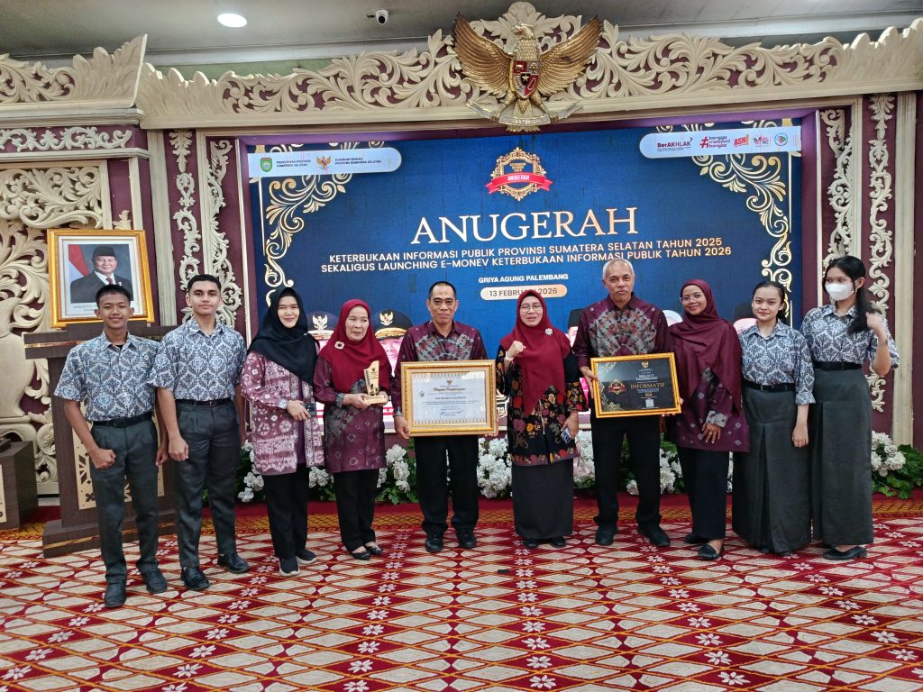 1001552211-1024x768 Dra Hj Purwiastuti Kusumastiwi MM Bawa SMA Plus Negeri 17 Palembang Bersinar