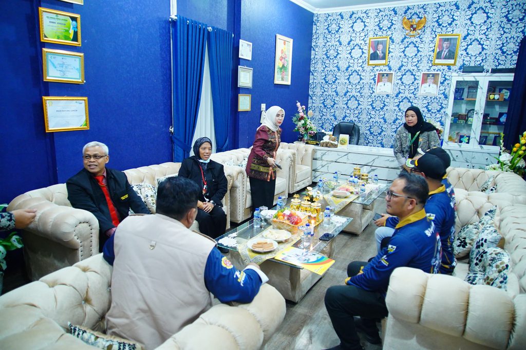 1001780131-1024x681 Bupati Toha Turun Langsung Pantau Layanan Publik di Bayung Lencir