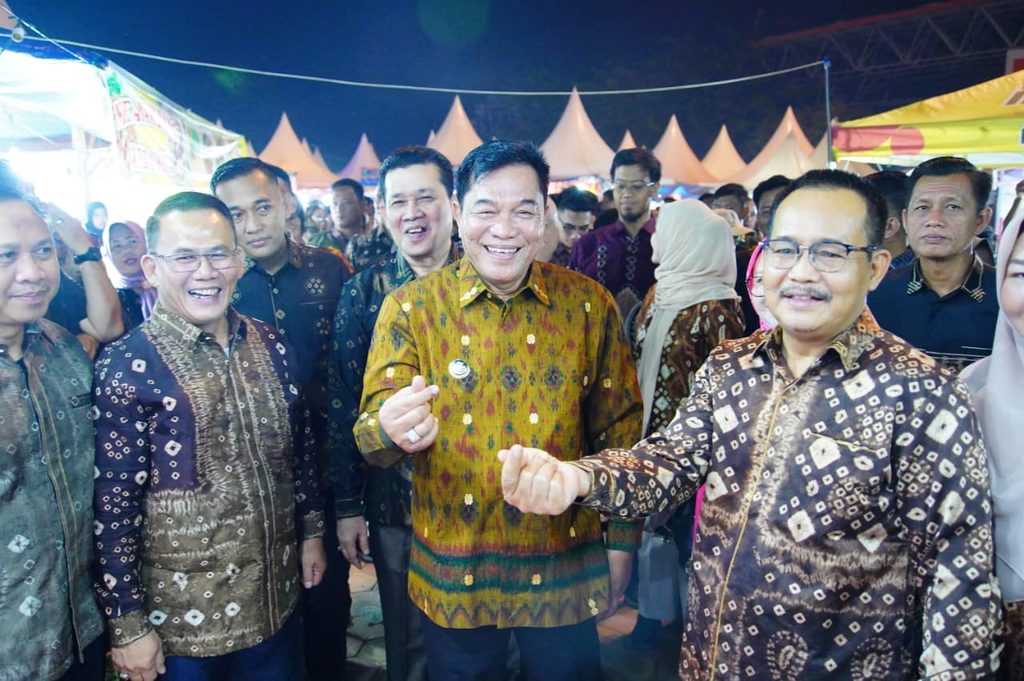 1001849897-1024x681 Bupati Toha Buka Malam Puncak Hiburan HUT ke-70 Muba, Elvy Sukaesih Sukses Hibur Warga